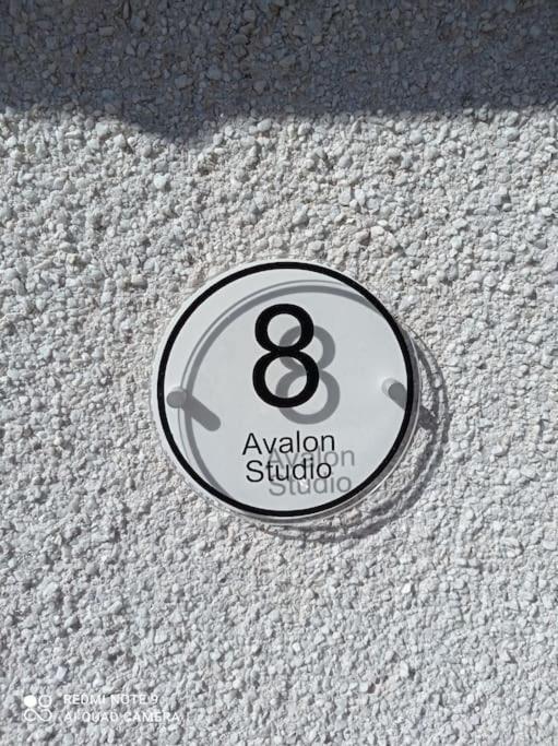 Avalon Studio. Comfy Well Equipped Cosy Studio. Авимор Екстериор снимка