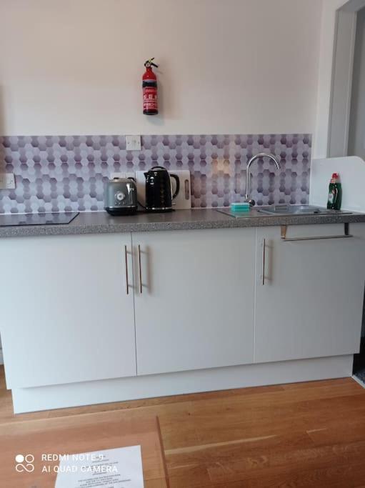 Avalon Studio. Comfy Well Equipped Cosy Studio. Авимор Екстериор снимка